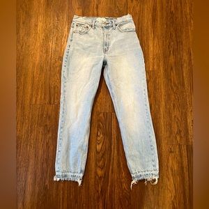 New Abercrombie & Fitch Light denim Mom Jeans High Waisted size 28 / 6 Regular